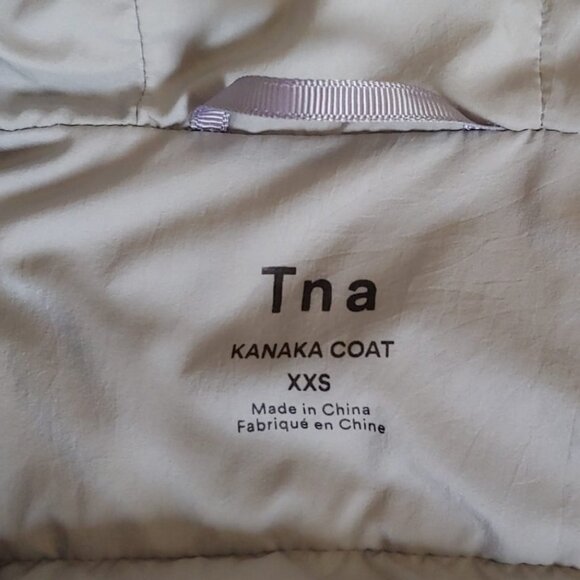 TNA puffer jacket with hood xxs Aritzia light grey EUC - Picture 3 of 8